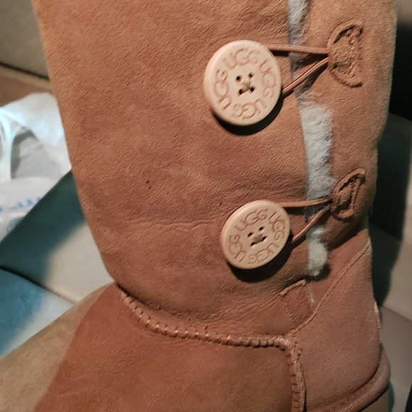 Ugg Bailey Button Triplet - Picture 2 of 3